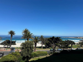 Vibrant Beachfront Getaway in Camps Bay